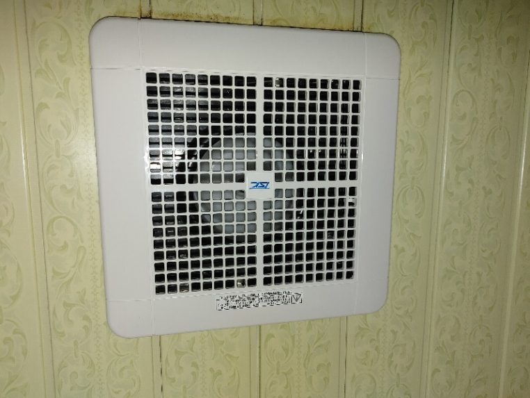 浴室換気扇・トイレ換気扇取替工事　沖縄県北谷町　R様邸