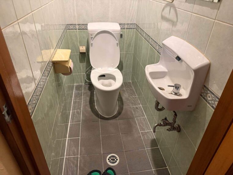 【洗面化粧台取替・洗面室内工事、トイレ取替工事】沖縄県那覇市　M様邸