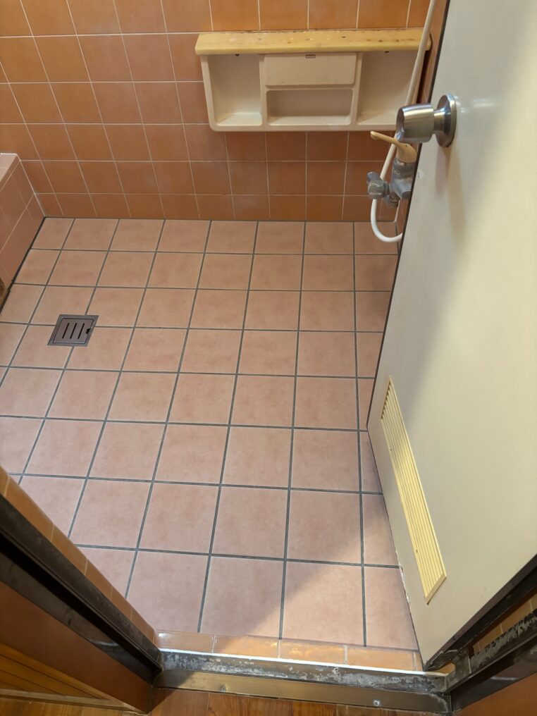 【浴室床タイル張替え工事】沖縄県宜野湾市 S様邸